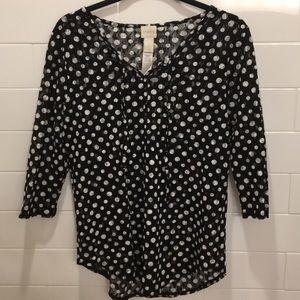Chico’s size 1 lace 100% nylon top. Black/white
